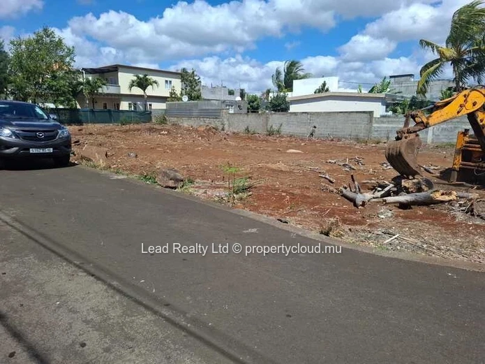 Land Of 110 Toises For Sale At Albion